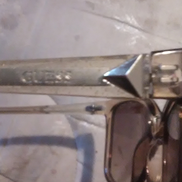 Guess sunglasses - Picture 2 of 2